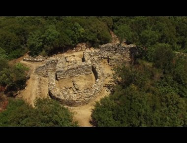 Βίντεο: Ο τάφος του Αριστοτέλη από ψηλά